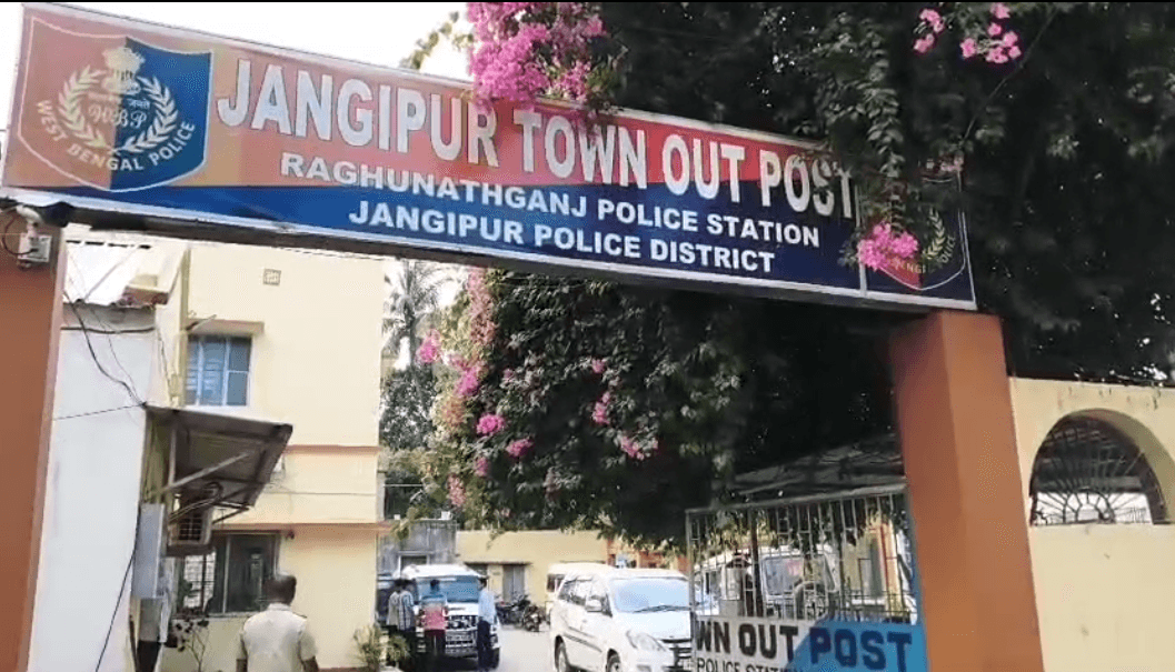 সীমান্ত পেরিয়ে গরু নিতে এসে ধরা! রঘুনাথগঞ্জে গ্রেপ্তার বাংলাদেশি, মহলদারপাড়ায় চাঞ্চল্য